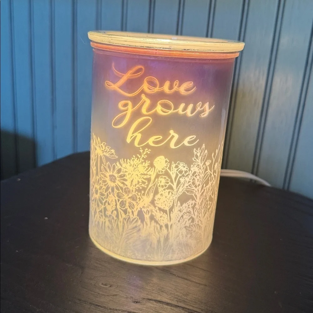 New Scentsy Cast Pink Electric Wax Warmer with  Spring Pack